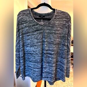 NWT Drew SOFT Hepburn pullover in gray